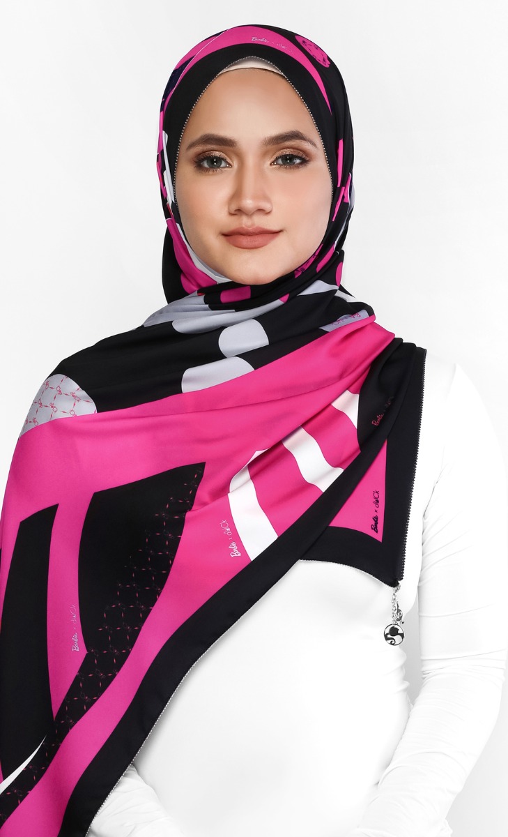 Barbie x dUCk Shawl - Trendsetter | FashionValet