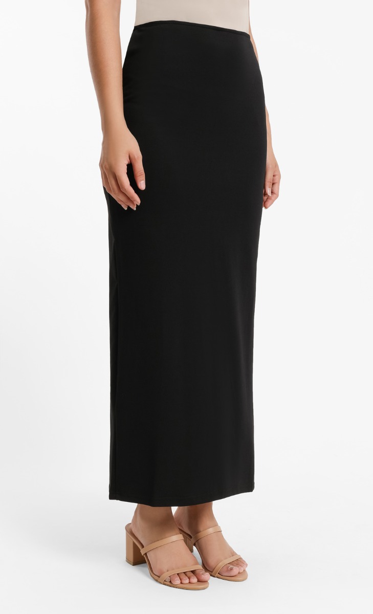 Xoey Knit Long Skirt in Black | FashionValet